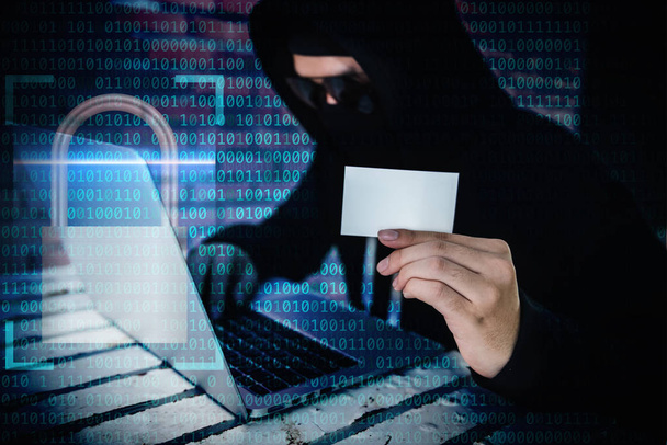 Υπολογιστή hacker που προσπαθούν να πρόσβαση σε πληροφορίες προστασίας προσωπικών δεδομένων  - Φωτογραφία, εικόνα