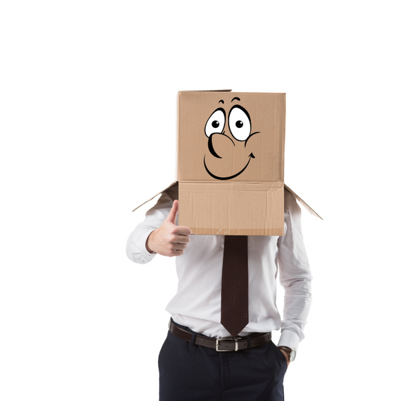 homme d'affaires avec boîte en carton sur la tête montrant pouce vers le haut, isolé sur blanc
 - Photo, image