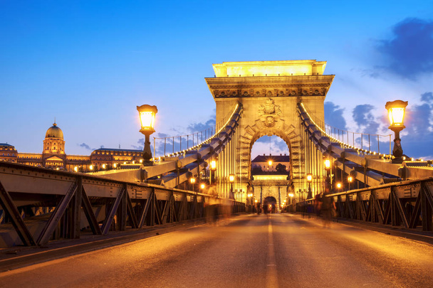 Macaristan, Budapeşte 'de zincir köprü. - Fotoğraf, Görsel