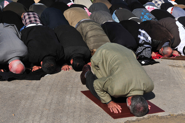Pregare musulmano
 - Foto, immagini