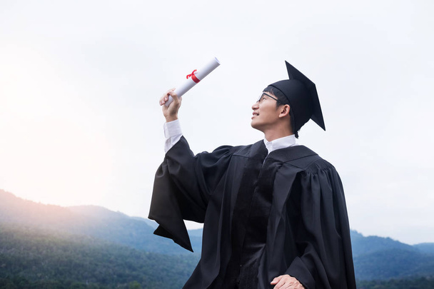Érettségi diák megkezdése egyetemi diploma koncepció, a csoport - Fotó, kép
