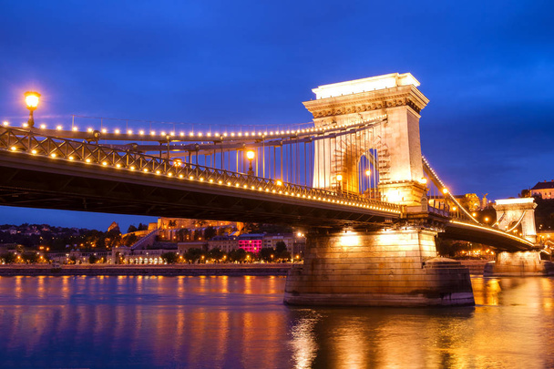 Kettingbrug in Boedapest, Hongarije. - Foto, afbeelding