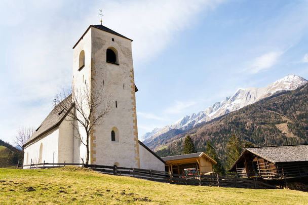 Iglesia Católica Romana San Nikolaus en Matrei en Osttirol, Austria
 - Foto, Imagen