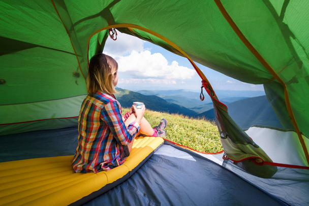 Girl sitting in they tent - Фото, зображення