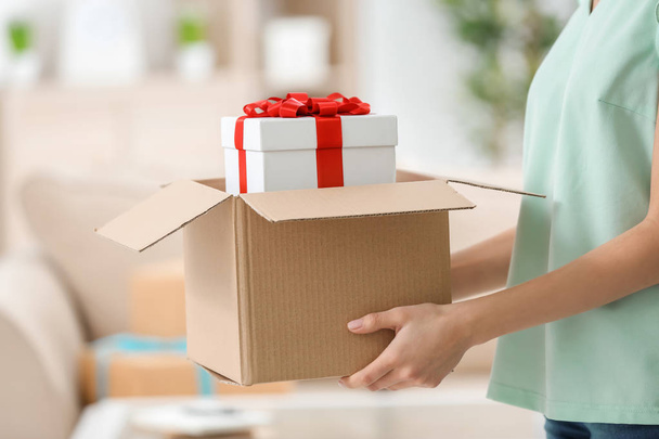 Woman received gift in parcel box at home - Фото, изображение
