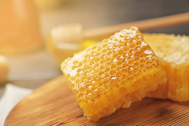 Fresh honeycomb on board - 写真・画像