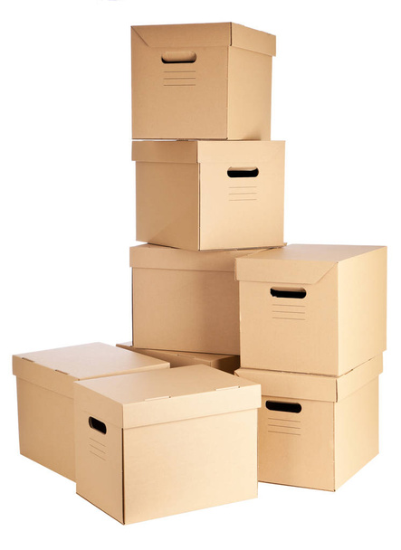 картонні коробки на білому тлі
 - Фото, зображення