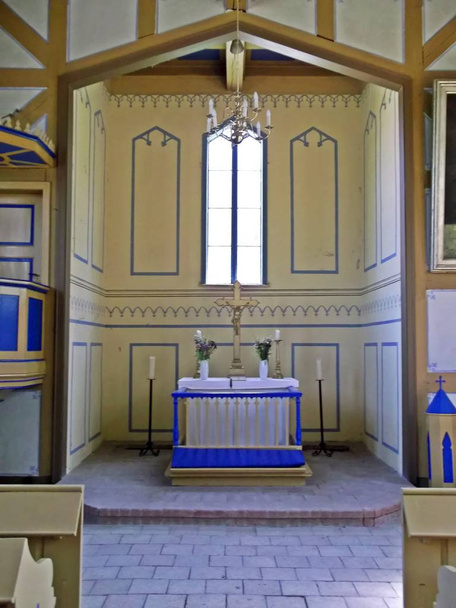 El altar de la Iglesia Evangélica Luterana
 - Foto, imagen