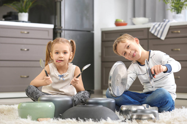 Cute little musicians playing with kitchenware at home - Valokuva, kuva