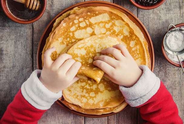 Crepes are homemade. Pancakes. Selective focus.  - Foto, Bild