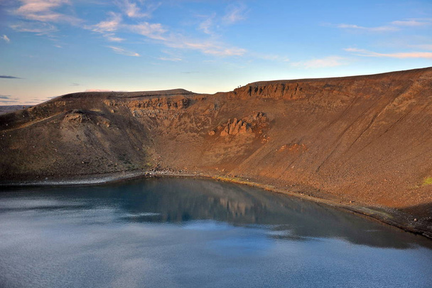 Hermoso paisaje islandés al atardecer del día
 - Foto, imagen