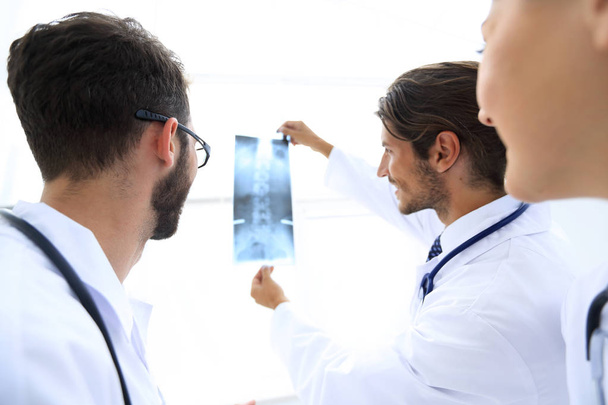 Portrait of happy surgeons holding x-ray report - Zdjęcie, obraz