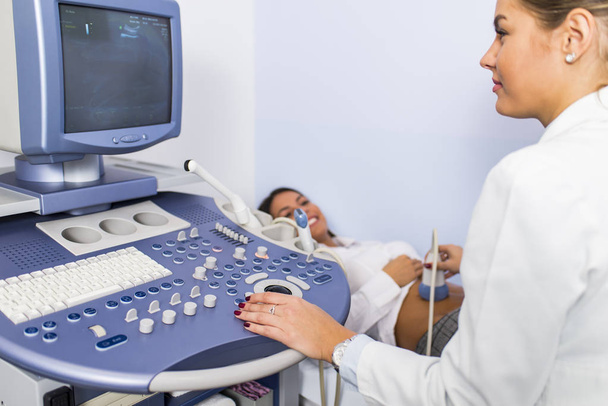 Young woman on ultrasound examination in hospital - Fotoğraf, Görsel