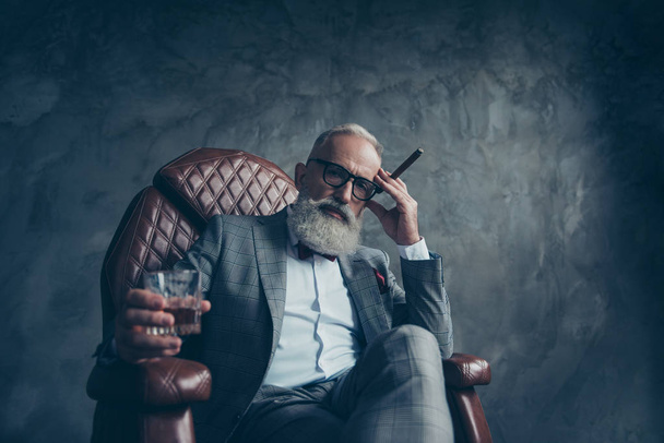 Minded, ponder, dreamy gentlemen,  selective, bearded investor i - Foto, Bild
