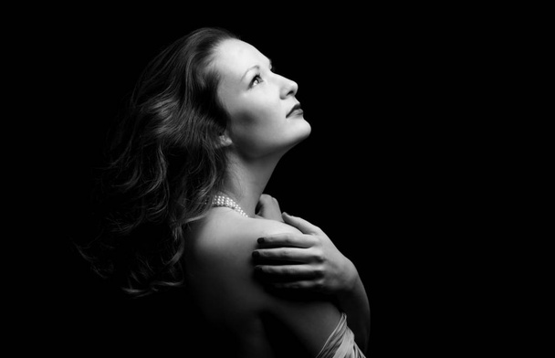 Um retrato feminino clássico. preto e branco foto de sensual mulher
 - Foto, Imagem
