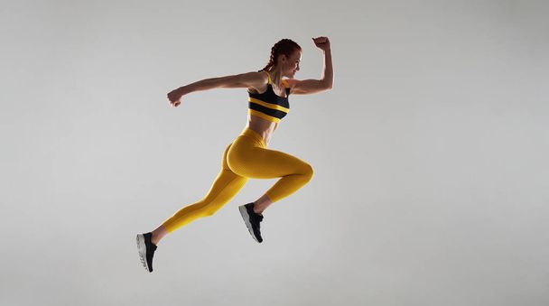 femme forte courir vite
 - Photo, image