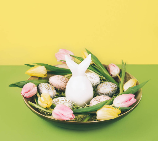 Easter composition with painted eggs and easter bunny - Foto, imagen