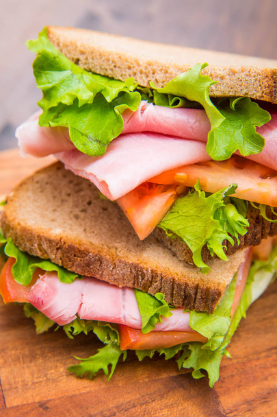 sandwiches with ham, saladf and tomatoes - Foto, afbeelding