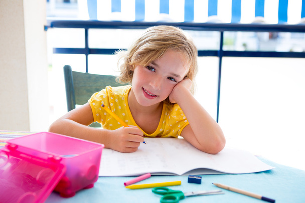 Child student kid girl happy smiling with homework - Foto, Bild