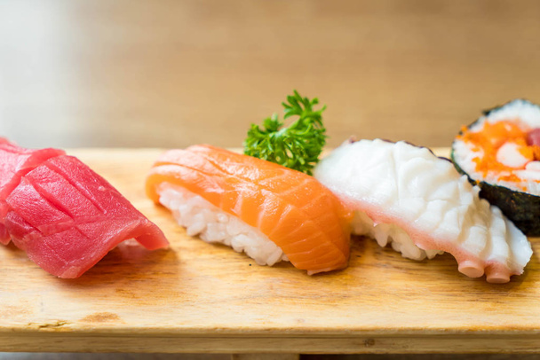 mix raw sushi set - Foto, Bild