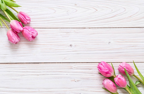 pink tulip flower on wood background - Foto, Imagem