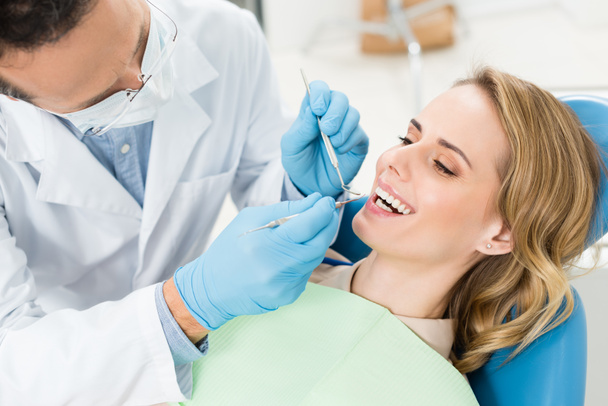 Doctor treats patient teeth in modern dental clinic - Valokuva, kuva
