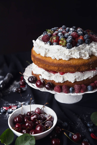 Beautiful, fruit naked cake on a dark tablecloth - Foto, Imagen