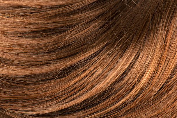 Cheveux longs et brillants humains rouges
 - Photo, image