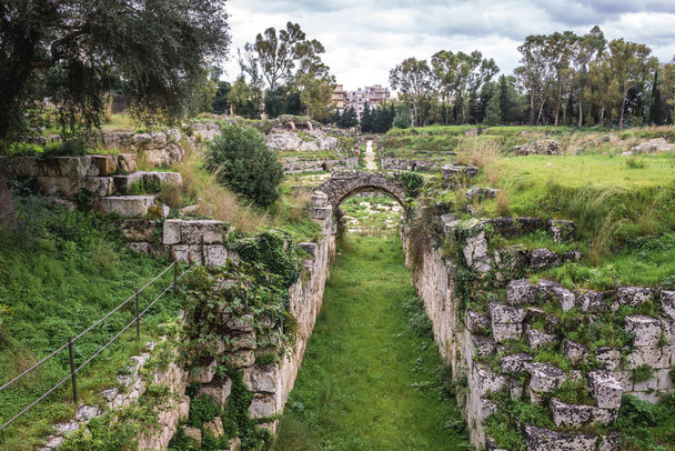 Древние руины Сиракуз
 - Фото, изображение