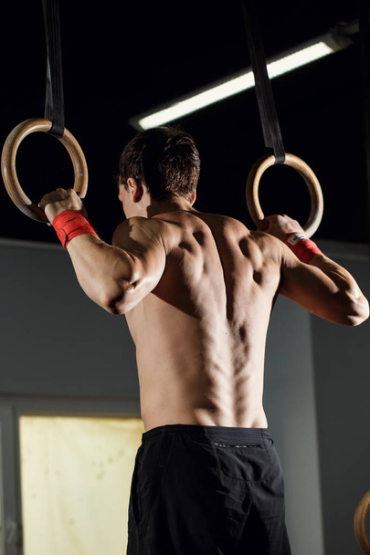 Fitness dip ring man workout at gym dipping exercise - Foto, imagen