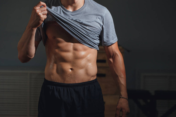 Man with muscular torso showing six pack abs - Φωτογραφία, εικόνα