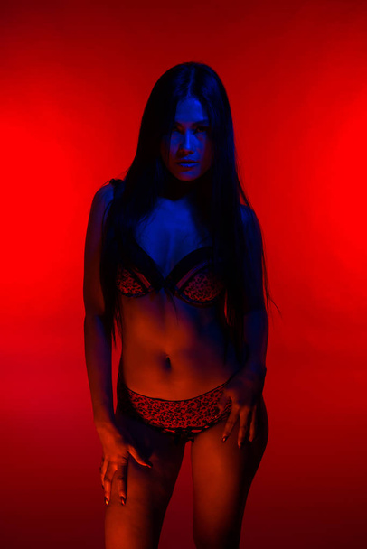 Filipina in blue and red - Foto, Imagem