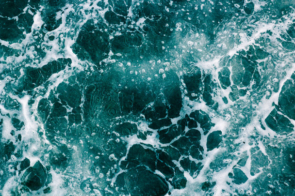 Την επιφάνεια της θάλασσας με τα κύματα, αφρός και φυσαλίδες, splash, g - Φωτογραφία, εικόνα