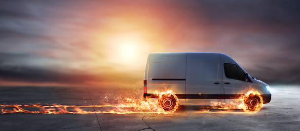 Superschnelle Lieferung von Paketdiensten. Kleintransporter mit brennenden Rädern unterwegs - Foto, Bild