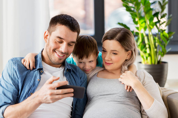 happy family with smartphone at home - Zdjęcie, obraz