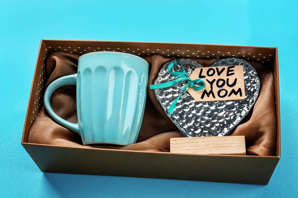 Gift box with cup and heart figure  - 写真・画像