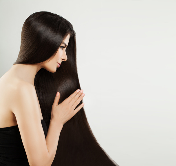 Πορτραίτο γυναίκας μακριά μαλλιά. Υγιή καστανά μαλλιά μοντέλο - Φωτογραφία, εικόνα