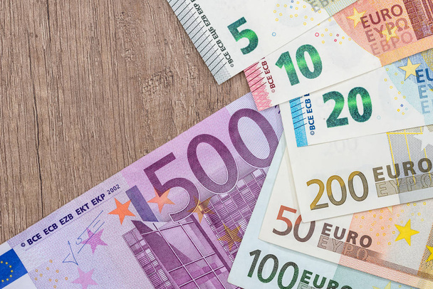5 10 20 50 100 200 500 volledige set van euro biljetten. - Foto, afbeelding