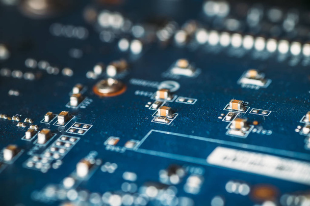 Fondo abstracto de alta tecnología: chip digital de hardware o placa de circuito impreso, enfoque selectivo
 - Foto, Imagen