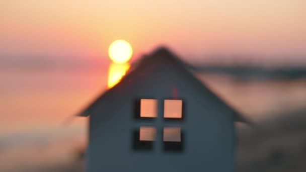 Model domu venkovní při západu slunce - Záběry, video
