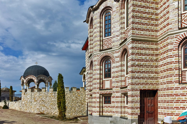 Царногорский монастырь Св. Козьмы и Дамяна, Перникская область, Болгария
 - Фото, изображение