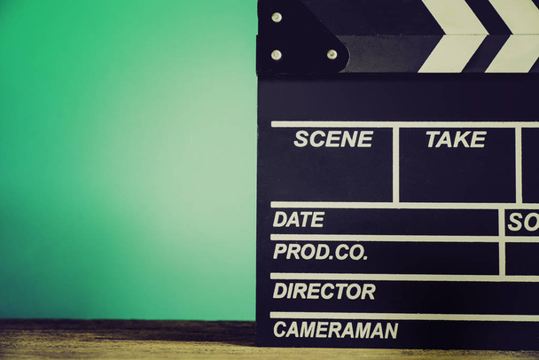 filmové klapky na dřevěné tabulce; film, kino a vedio fotografie - Fotografie, Obrázek
