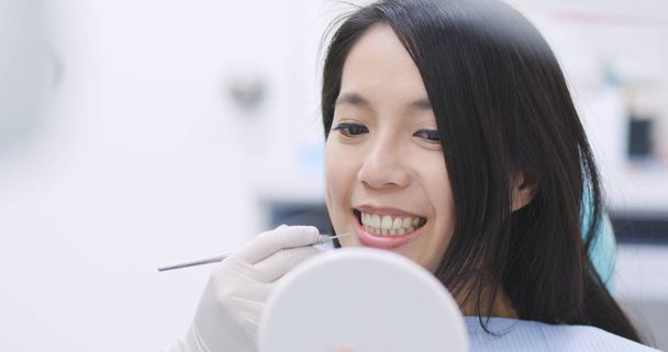 Paziente sottoposto a controllo dei denti
  - Foto, immagini
