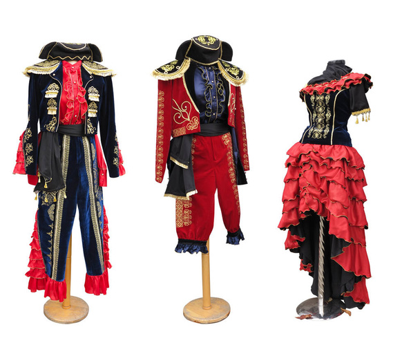 Ropa estilizada colorida del traje medieval español en maniquí
  - Foto, imagen