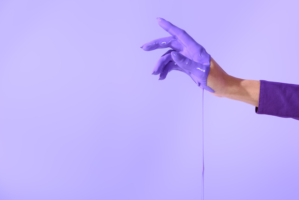 cropped view on elegant female hand in purple paint, isolated on ultra violet - Fotografie, Obrázek