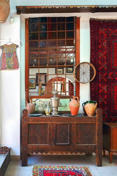The interior of the East, carpet and antique furniture. - Foto, afbeelding
