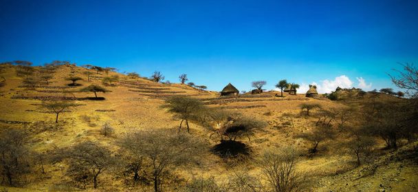 Zobacz do Bilen aka Bogo lub Agaw wioski plemienia w pobliżu Keren, Anseba region, Erytrea - Zdjęcie, obraz