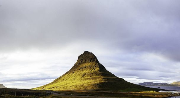 Kirkjufell in Noord-IJsland. - Foto, afbeelding