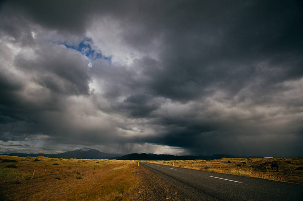 Φύση της Ισλανδίας, δραματικό ουρανό και καταιγίδα - Φωτογραφία, εικόνα