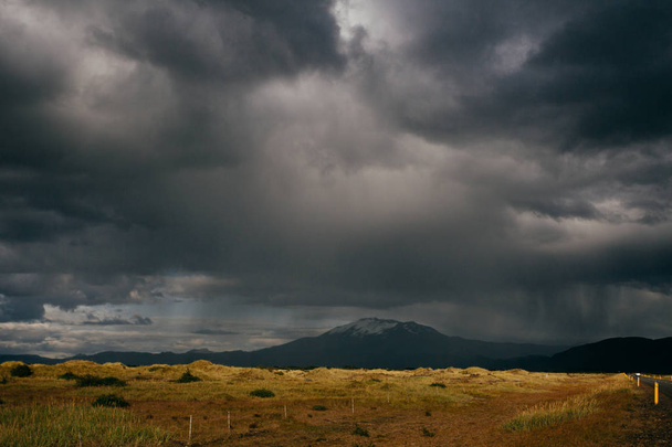 Naturaleza de Islandia, cielo dramático y tormenta
 - Foto, imagen